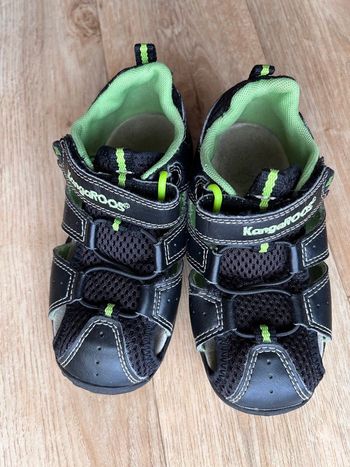 Sandales KangaRoos noir et vert taille 26