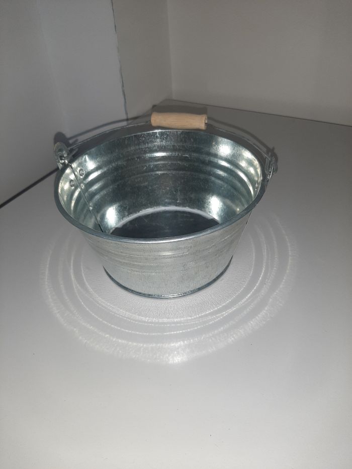 Pot en zinc avec anse - photo numéro 1