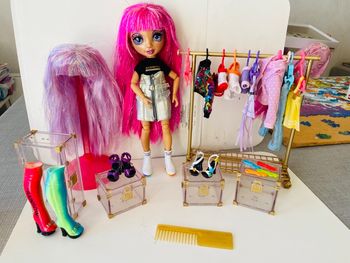 Poupée Barbie rainbow high 