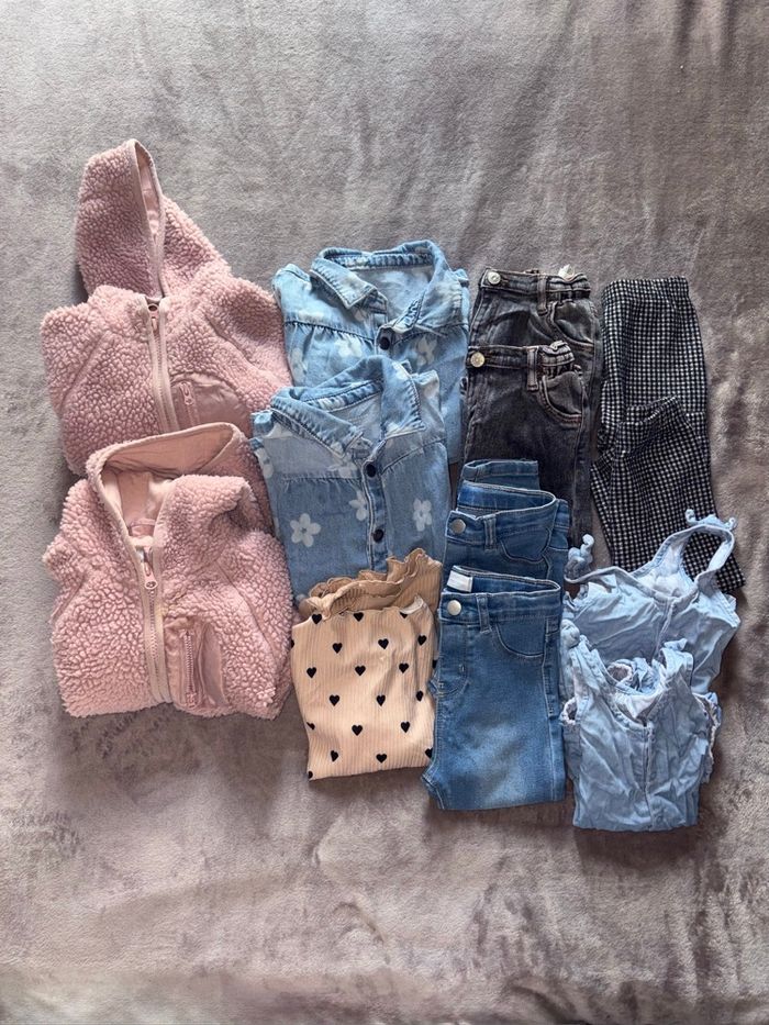 Lot de vêtements pour jumelles taille 18 mois en très bon état