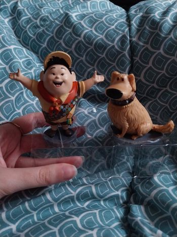 Figurines Russell et Doug Chien Là-Haut Pixar Up Disney Store Coffret deluxe