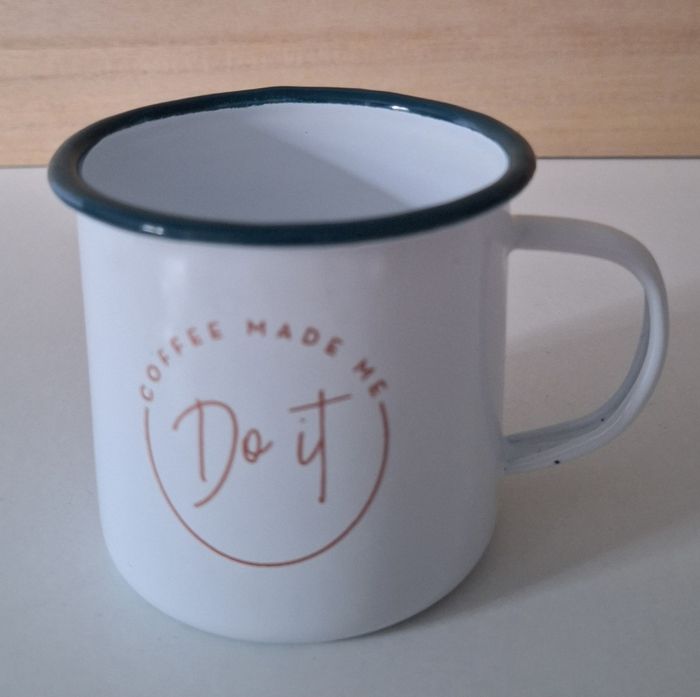 Lot d'une tasse et de 3 mugs différents - photo numéro 5