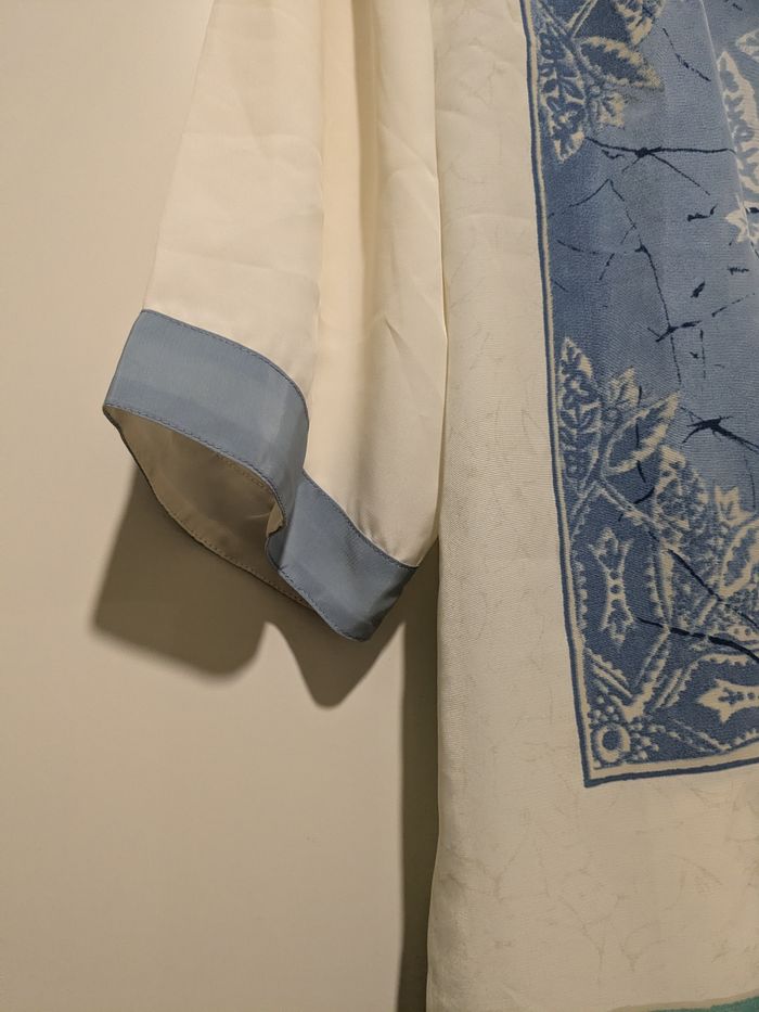 Magnifique chemise vintage soyeuse Estee Lise blanc écru, beige et bleue. Taille 42/44 - photo numéro 6