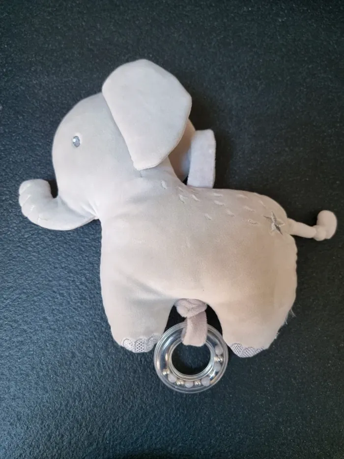 Peluche musicale éléphant
