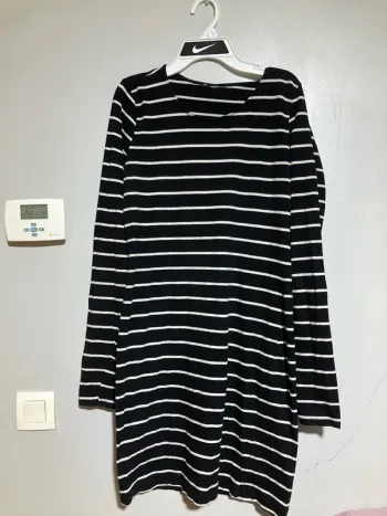 Robe mi-longue manches longues – Taille M
