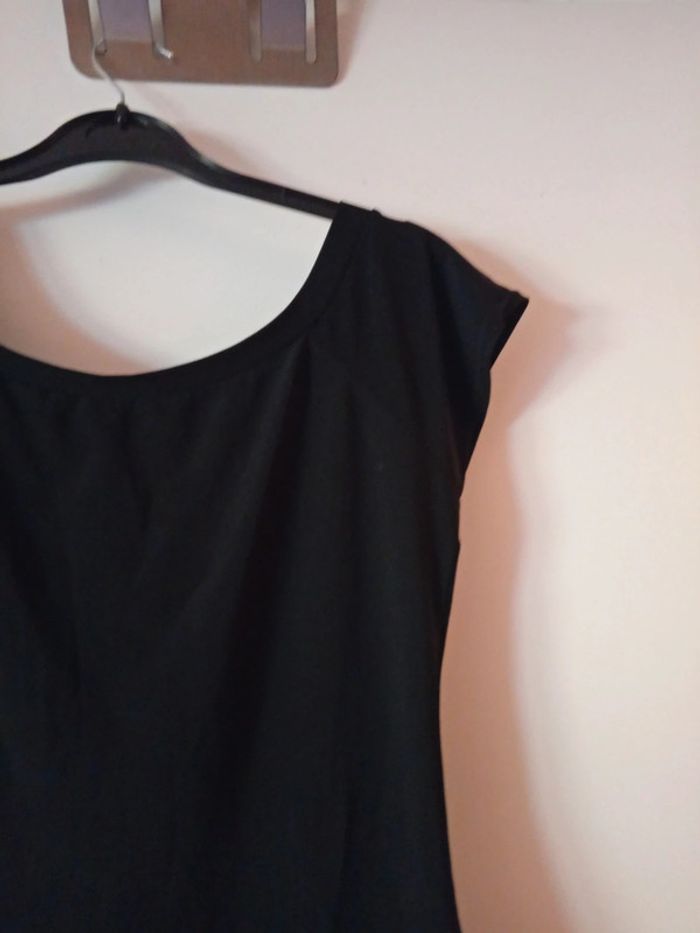 Joli Tee-shirt noir. - photo numéro 9