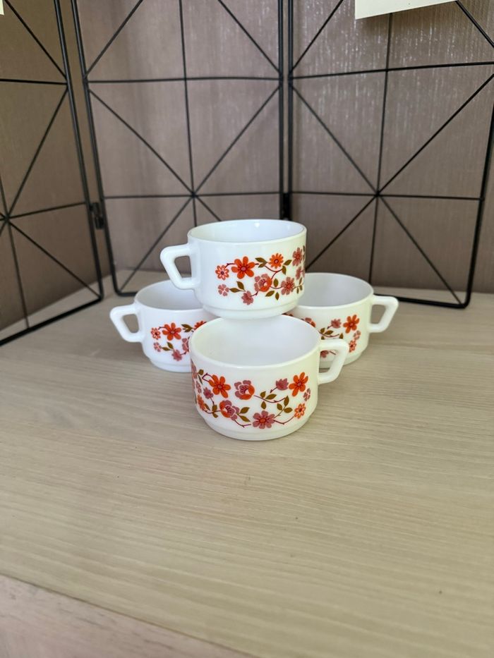 Lot de 4 tasses Arcopal modèle Scania - photo numéro 4