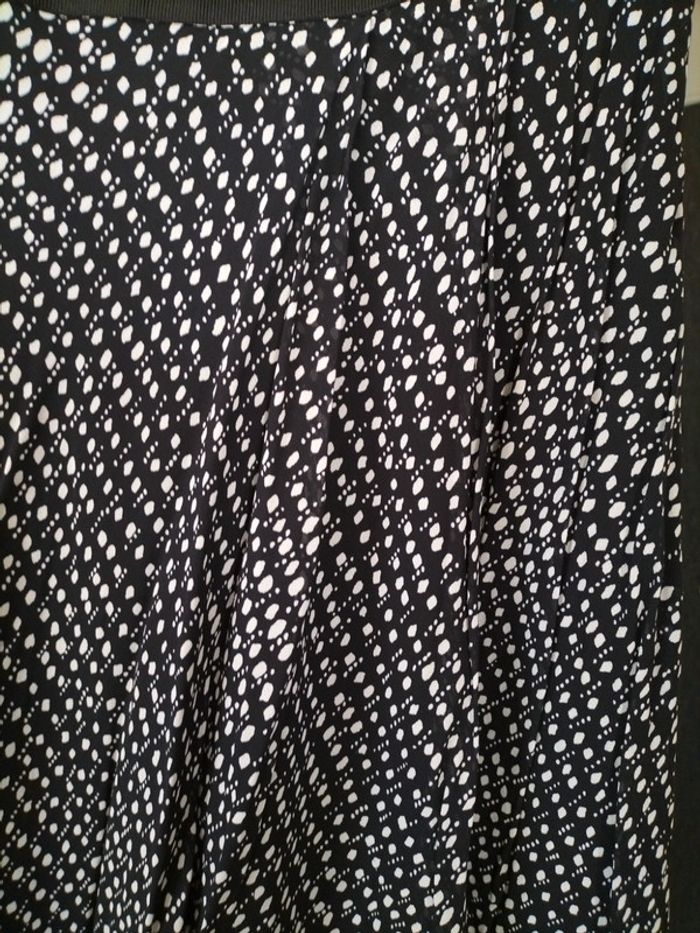 Jupe noire et blanche à volants doublure à l'intérieur Camaïeu taille 38 - photo numéro 2