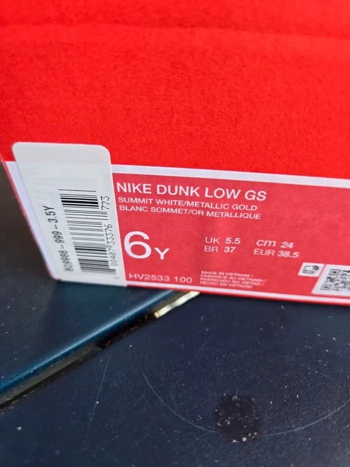 Nike dunk low taille 38,5 neuves blanc noir doré - photo numéro 9