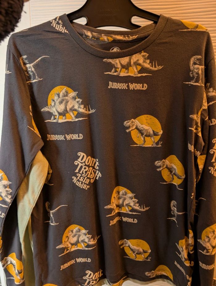Lot t-shirts Jurassic world 12 ans - photo numéro 2