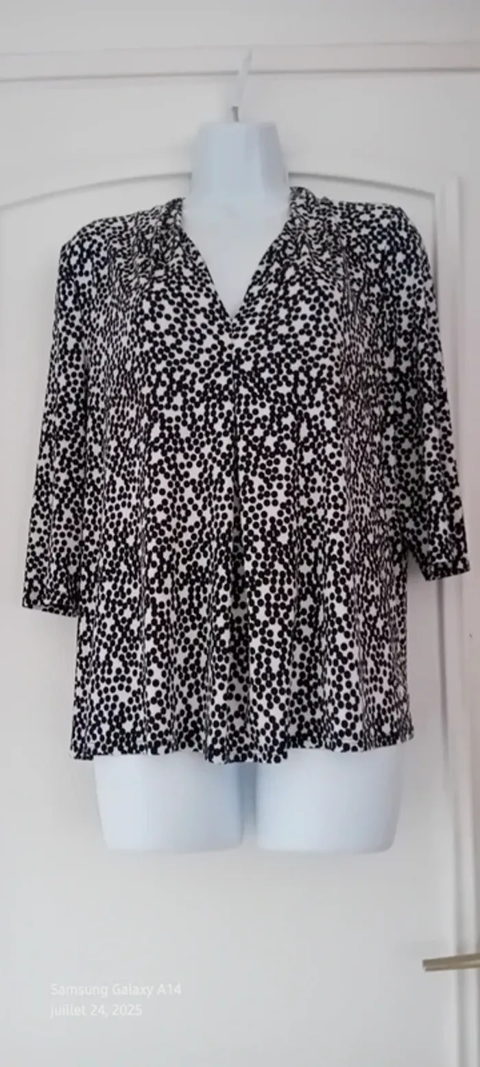Blouse fluide manches 3/4 col V motif pois et fleurs en relief noir et blanc femme L cache cache - photo numéro 4