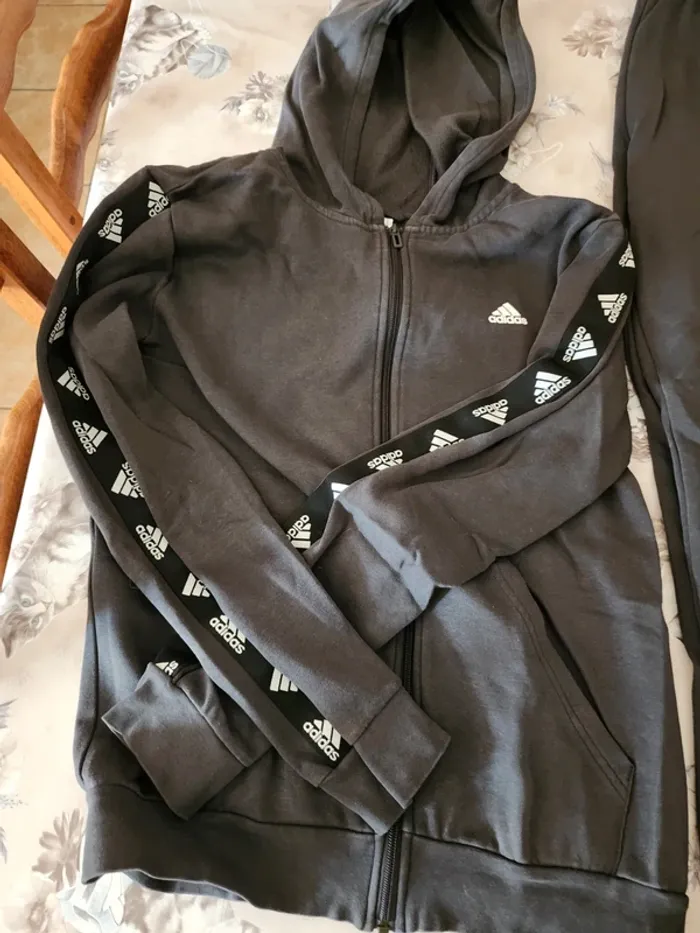 Survêtement Adidas taille 15-16 ans - photo numéro 2