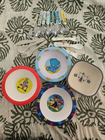 Lot de bols et couverts