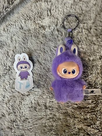 Labubu pin for love lettre T