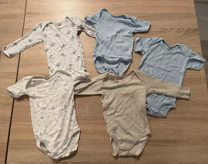 Lot de 5 bodies 18 mois