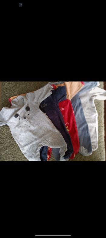 Lot pyjamas taille 1 mois