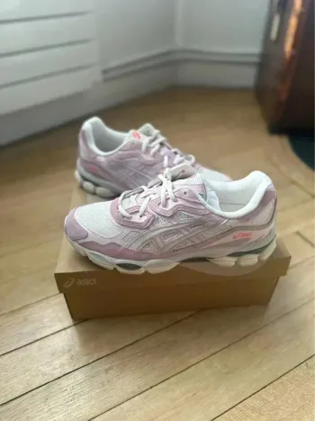 Asics Gel NYC Cream Rose water taille 43,5