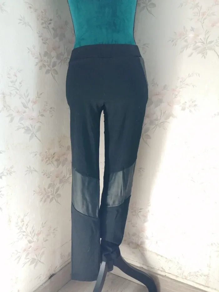 Pantalon legging noir avec simili cuir aux genoux / kiabi / (16ans-S) - photo numéro 2