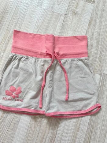 Short fille orchestra