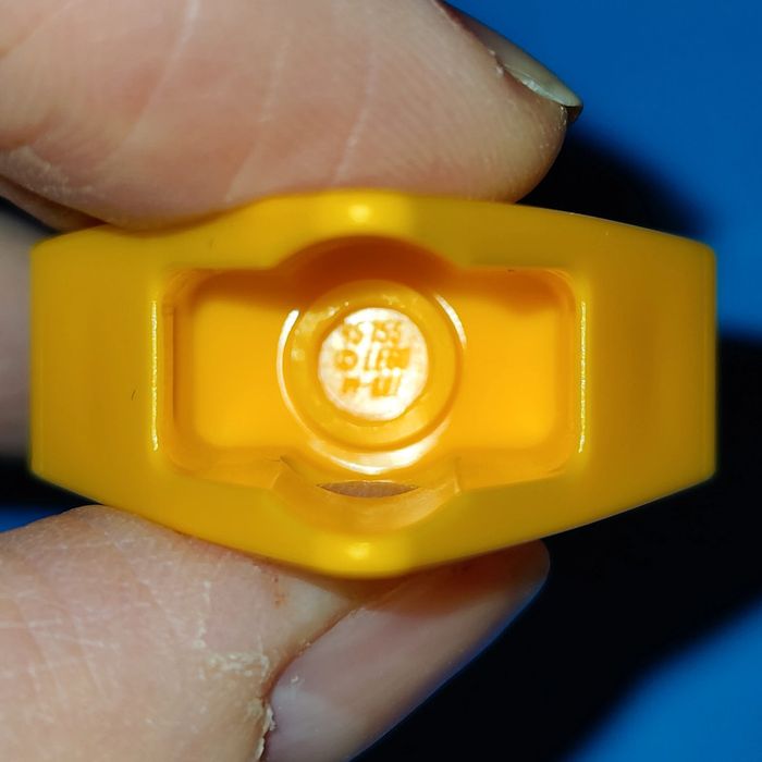 Figurine en costume de gruyère LEGO 🧀 - Excellent état 🌟 - Envoi rapide🚚💨 - photo numéro 6