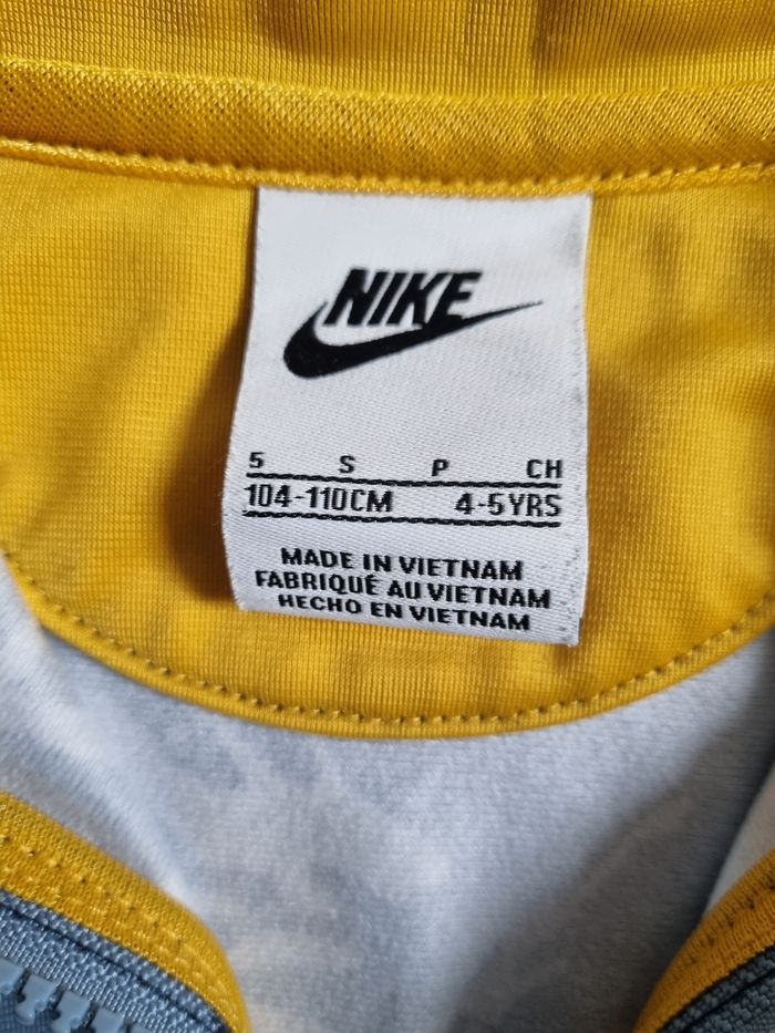 Ensemble de survetement nike taille 4-5 ans couleur jaune et bleu très bonne etat - photo numéro 4
