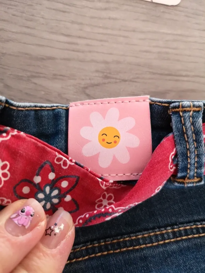 Jean avec ceinture rouge fleurie 6 mois - photo numéro 5