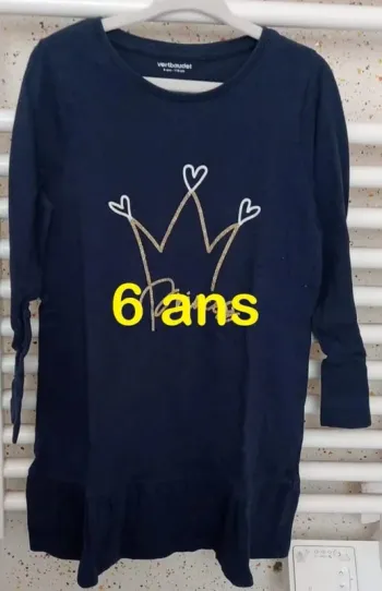 Robe bleu marine motif couronne doré brillant Vertbaudet Taille 6 ans