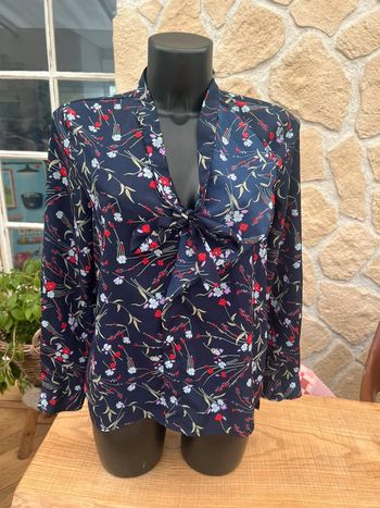 Blouse Lovie & co femme taille S 36 bleu marine à fleurs rouge
