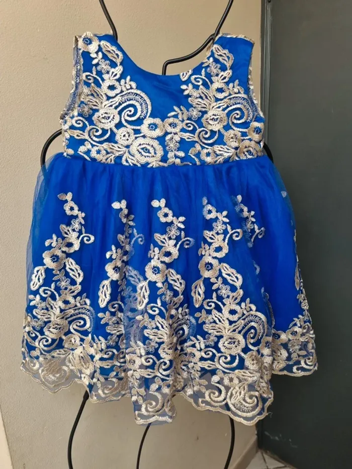Robe et dorée 100 cm 3/4 ans