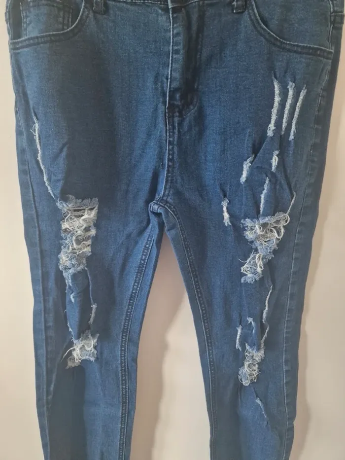 Jeans à trous - photo numéro 2
