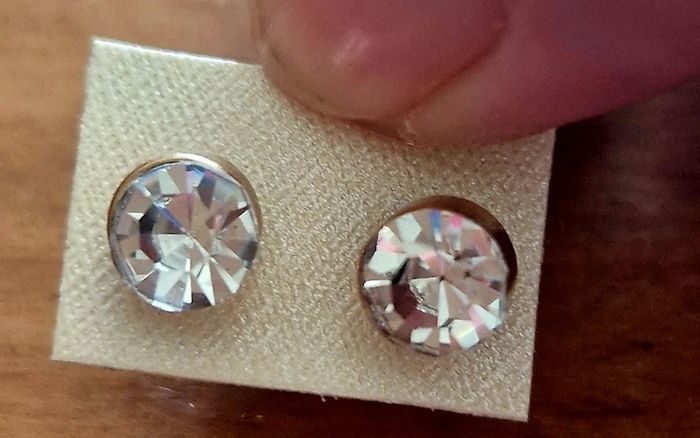 Clous d oreilles strass blanc