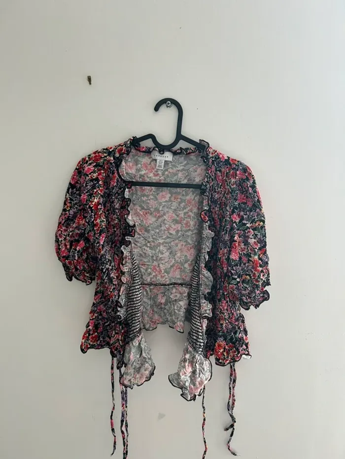 Top fleuri à nouer