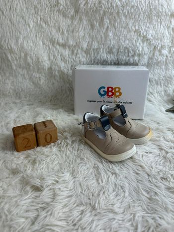Paire de sandales GBB taille 20