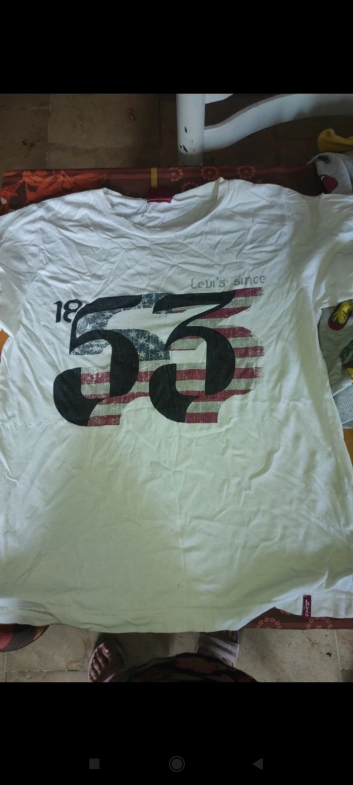 Très beau Tee shirt Levi's e75