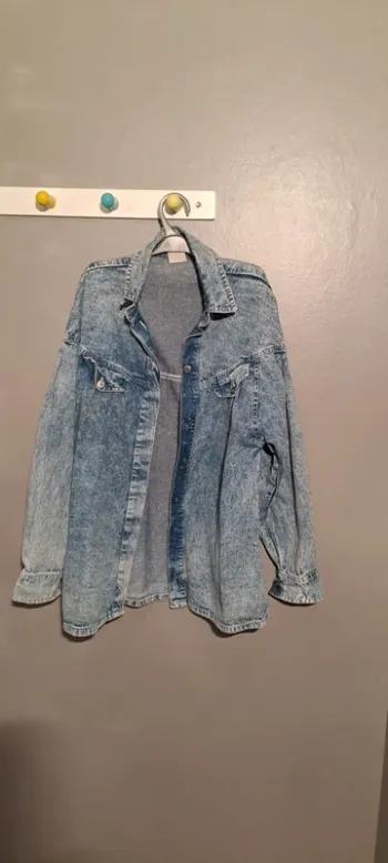 Chemise jean bleue foncée - Marque 3 Suisses - Taille 34/36 - Très bon état.