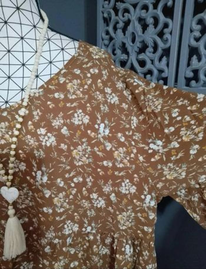 Blouse Marron Grande Taille 54 – Col V, Imprimé Floral, Manches Volants et Ourlet Évasé 🌸 - photo numéro 6