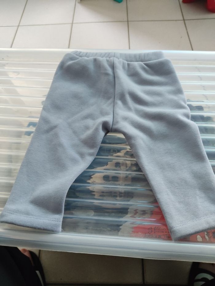 Pantalon 6 mois - photo numéro 4