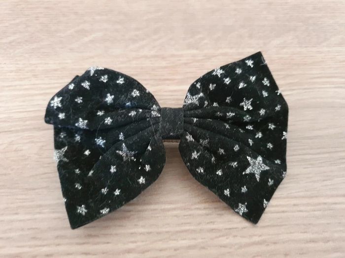 Barrette noeud et étoiles