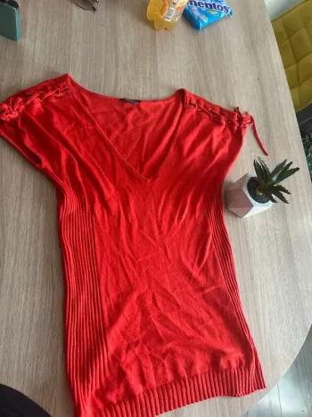 Top rouge moulant Morgan