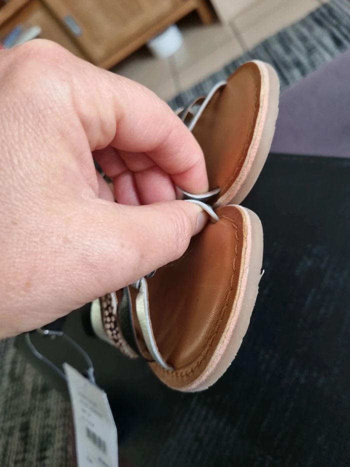 Sandales cuir Vertbaudet neuves taille 26 - photo numéro 6