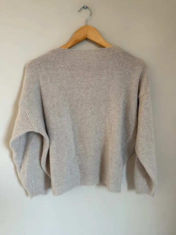 Pull beige col V - photo numéro 2