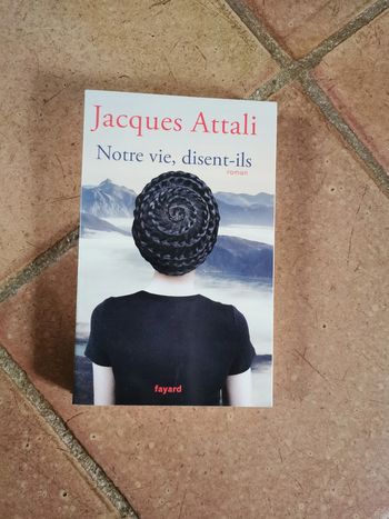 Jacques Attali, roman Notre vie, disent-ils