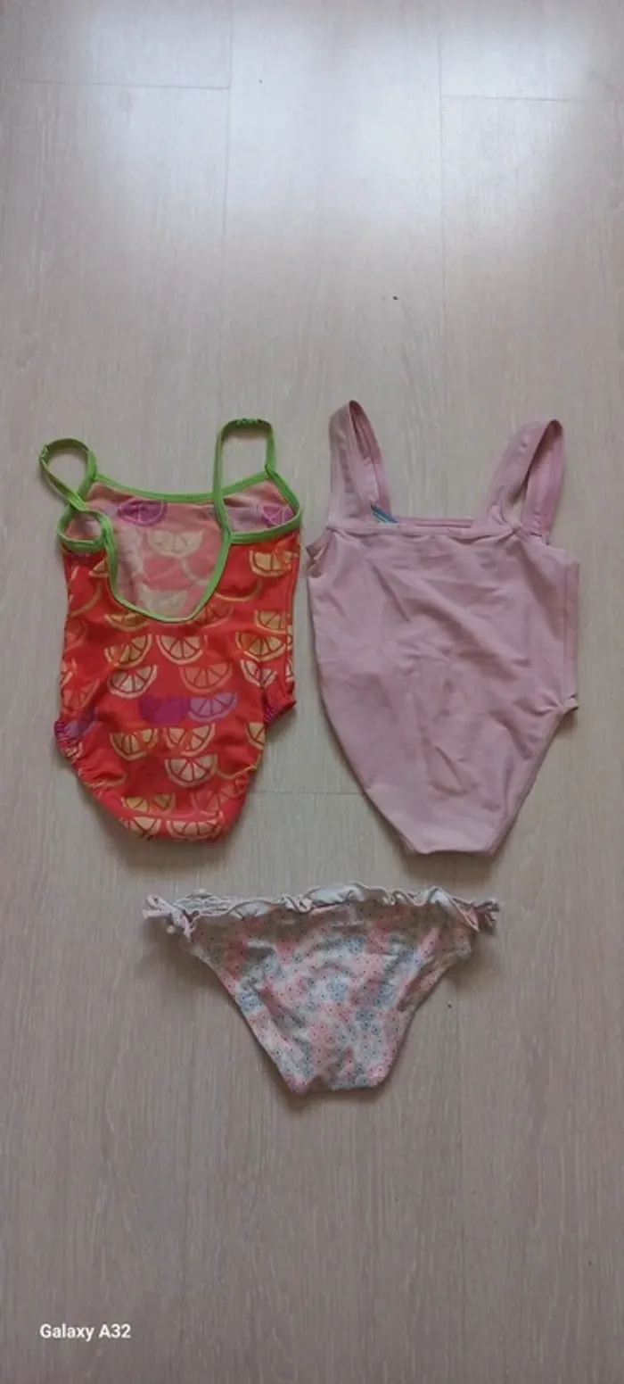 Lot maillot de bain 2 ans - photo numéro 5