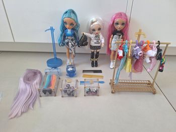 Lot poupées rainbow high avec dressing et accessoires
