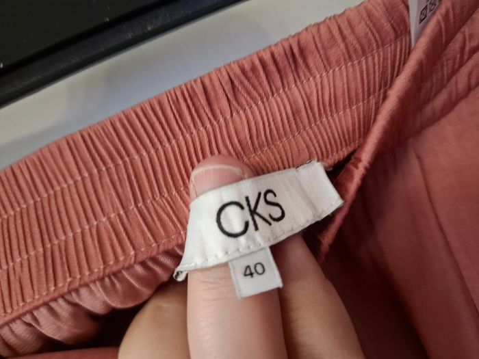 Jupe asymétrique rose poudre taille 40 en très bon état - photo numéro 3
