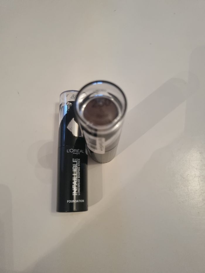 2 fond de teint en stick Infaillible L'Oréal 250 ébène neufs - photo numéro 5