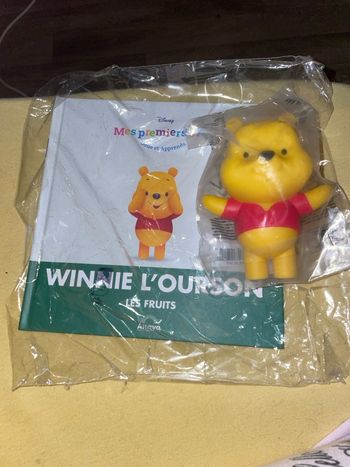 Libre et figurine Winnie l’ourson