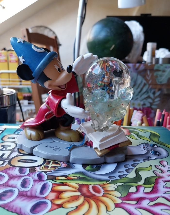 Snowglobe disney disneyland mickey fantasia