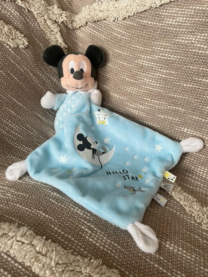 Peluche doudou mouchoir phosphorescent 17cm Disney baby Mickey souris bleu parfait état