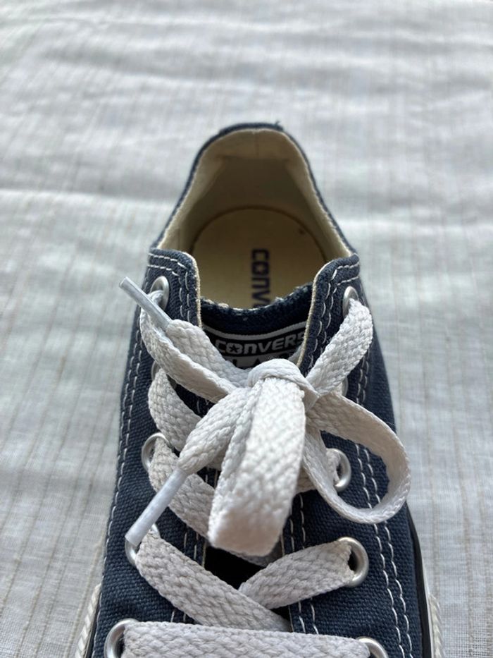 Converse taille basse bleu marine T29 en excellent état - photo numéro 5